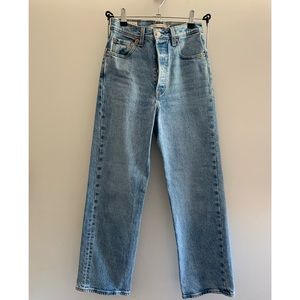 Like New Levi’s Ribcage Straight Leg 25 Tango Lite